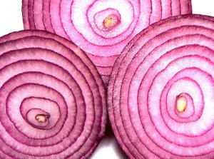sliced red onion